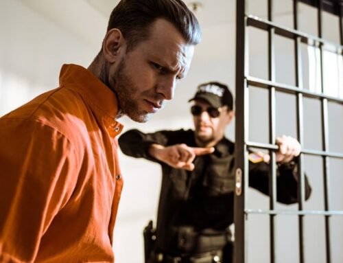 ¿Se puede ir a la cárcel por noquear a alguien en Texas?